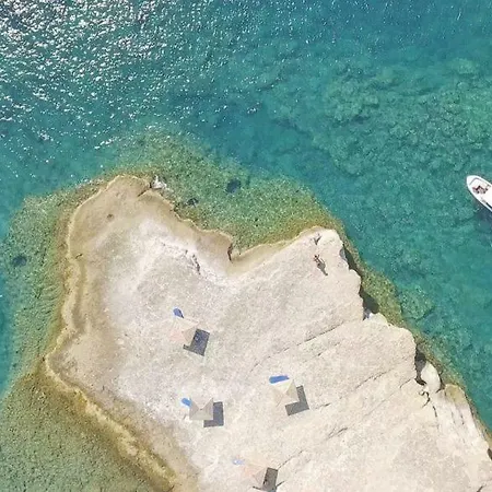 Kleismata Sleeps 6