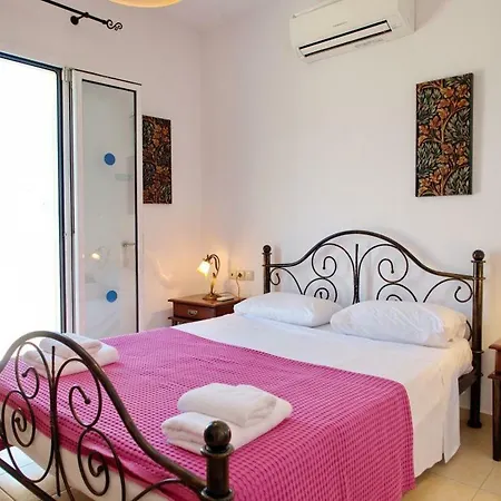 Kleismata Sleeps 6
