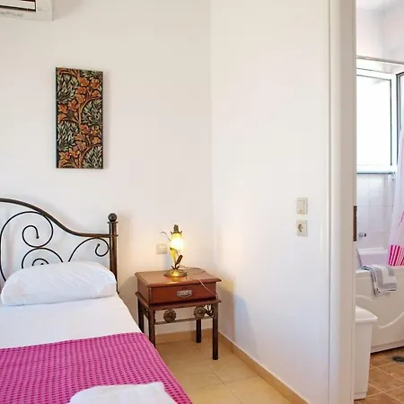 Villa Kleismata Sleeps 6 *