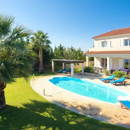 Villa Kleismata Sleeps 6 *